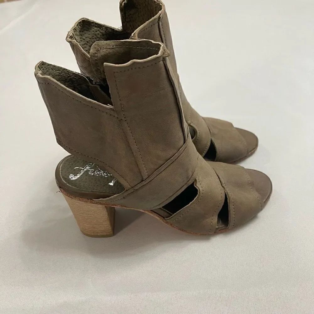 Free People Effie Taupe Leather Peep Toe Ankle Heels Sandal Bootie Size 38 US 8